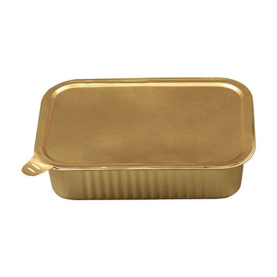 Une boîte de déjeuner à emporter simple avec une casserole et un couvercle en plastique.